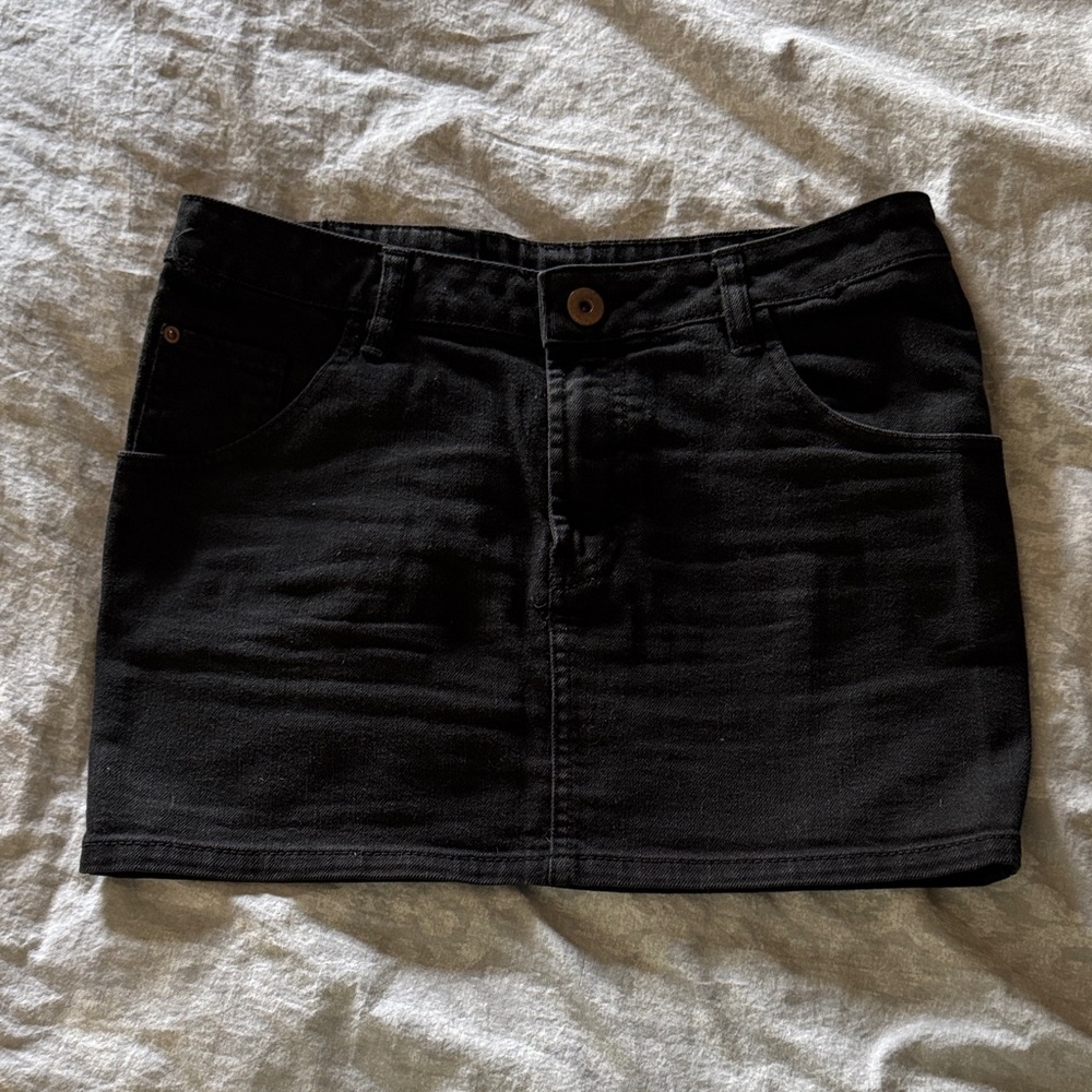 H&M Black Denim Mini Skirt with Front Pockets